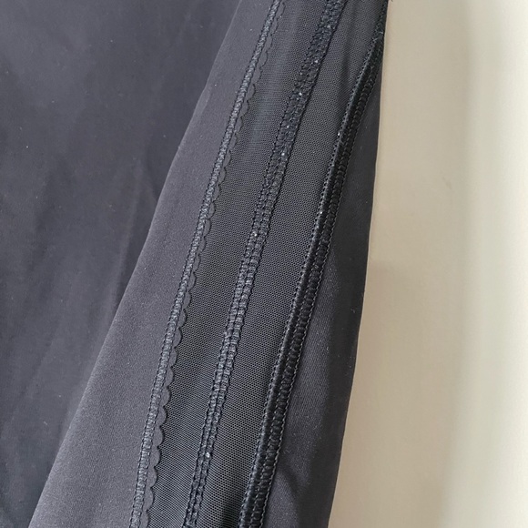 Lululemon Sunsetter Crop 17 Inch in Black - Picture 4 of 6